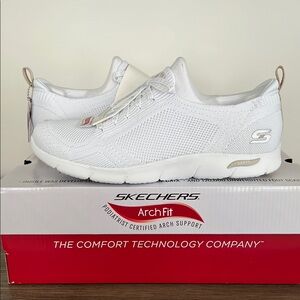 NWT Women’s Skechers Arch Fit Freesia Sneakers - Sz 8